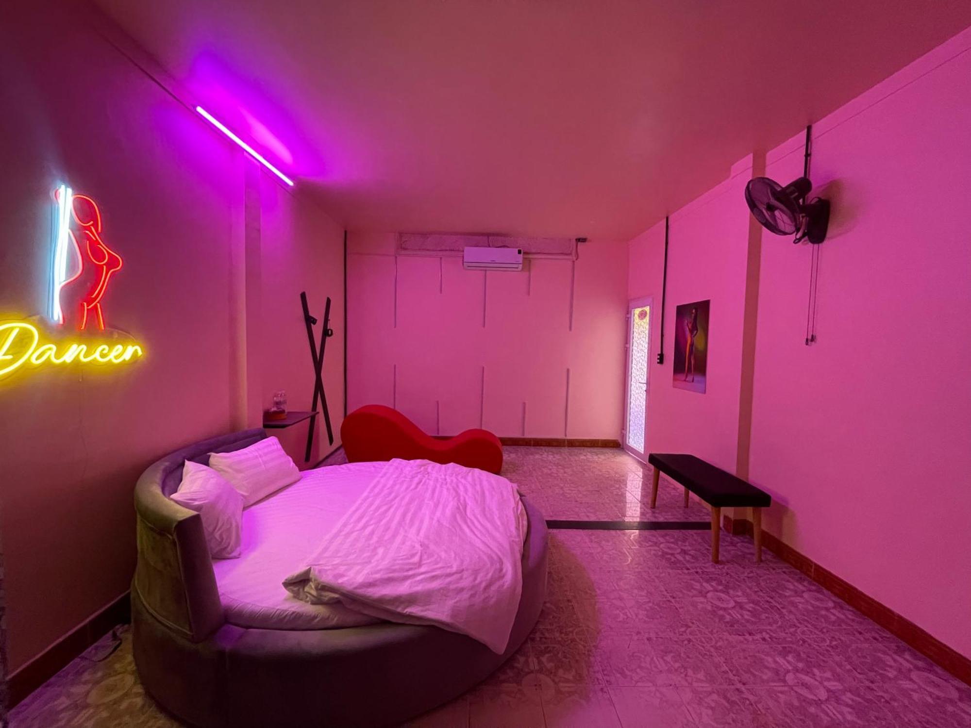 Couple Hotel - Khach San Tinh Yeu Buon Ko Sir Экстерьер фото