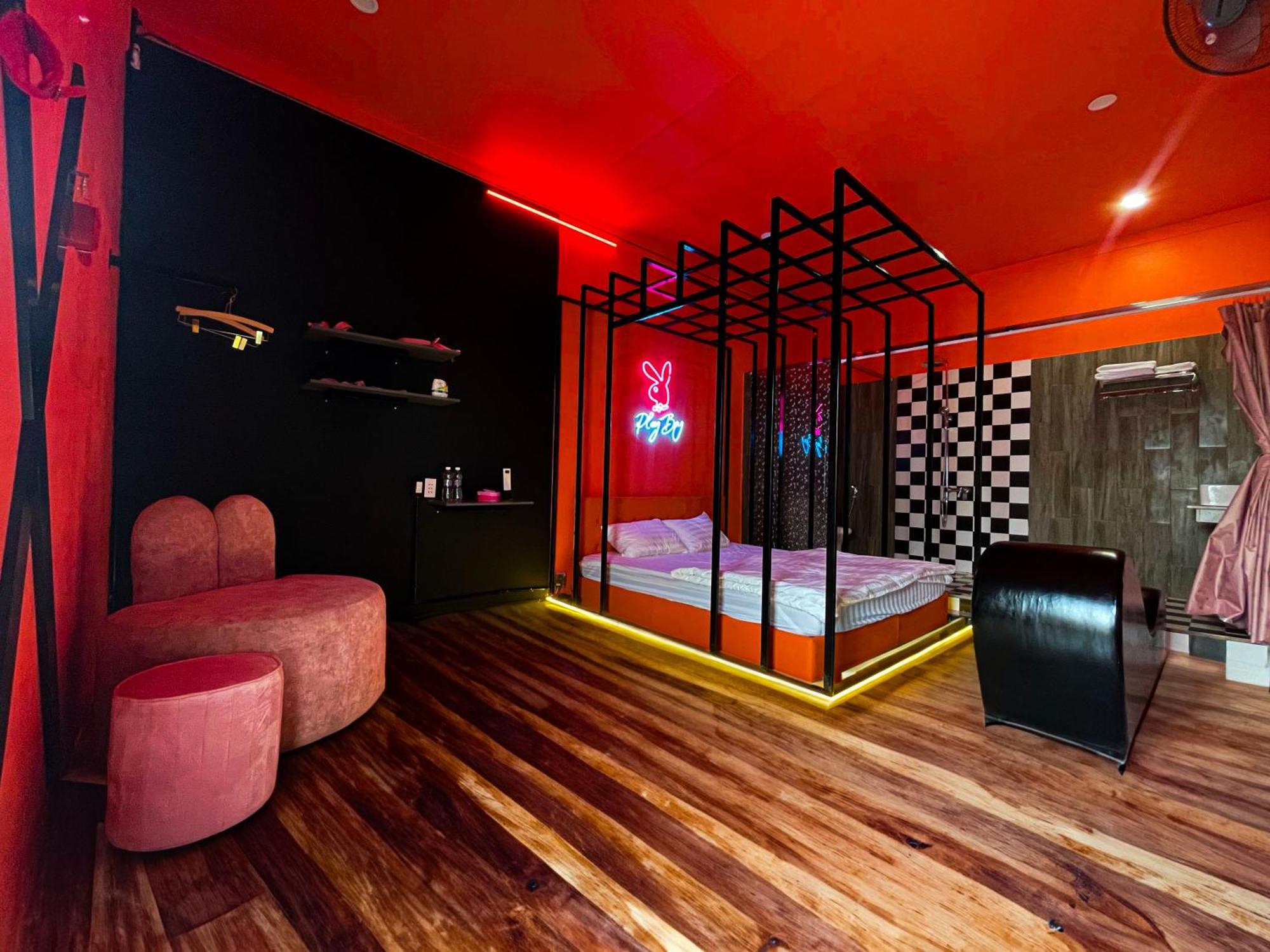 Couple Hotel - Khach San Tinh Yeu Buon Ko Sir Экстерьер фото